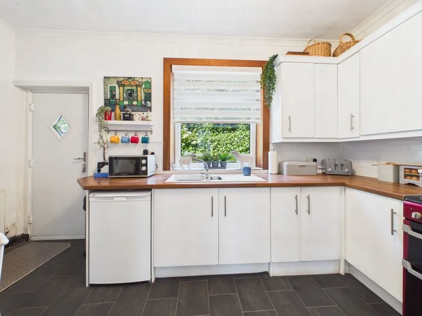 Mossley Road, OL4, photo 6