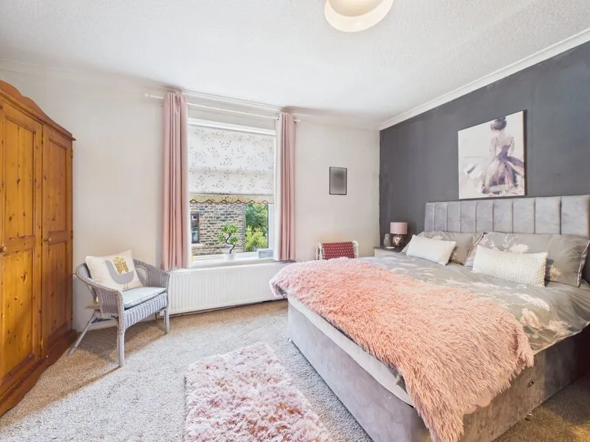 Mossley Road, OL4, photo 8