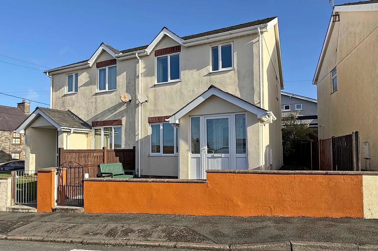 3 bed house for sale, Ffordd Penmynydd, Llanfairpwll