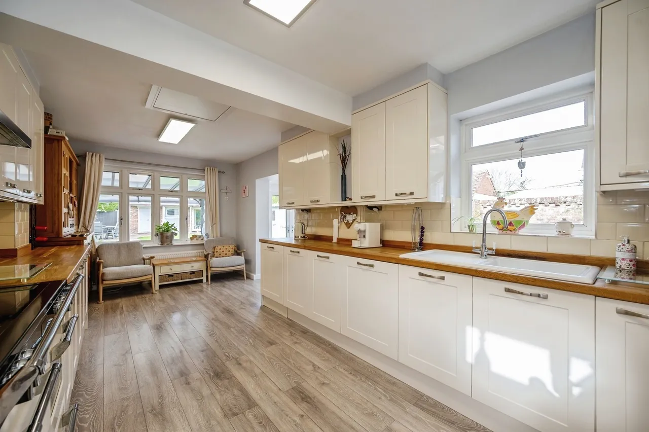 Yew Tree Road, Hayling Island, PO11, photo 6