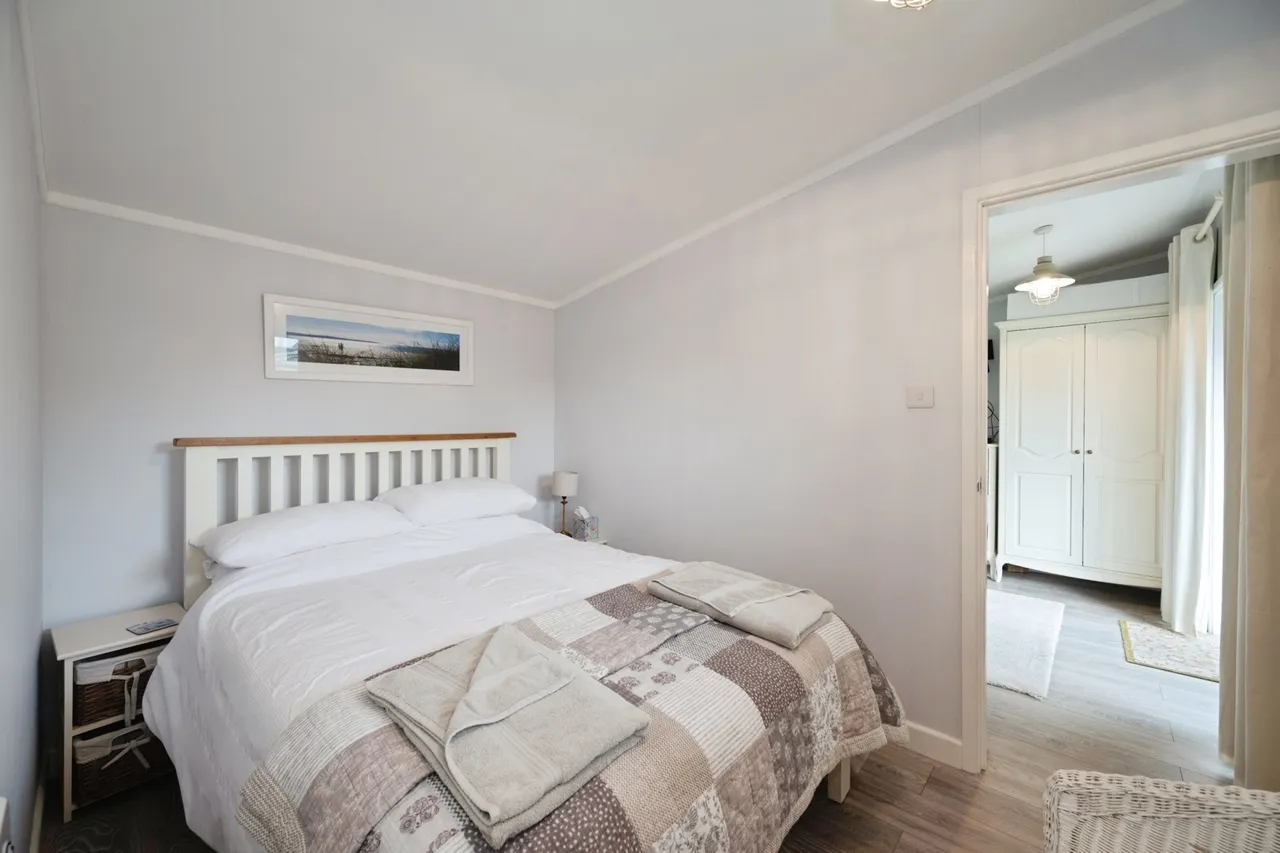 Yew Tree Road, Hayling Island, PO11, photo 17