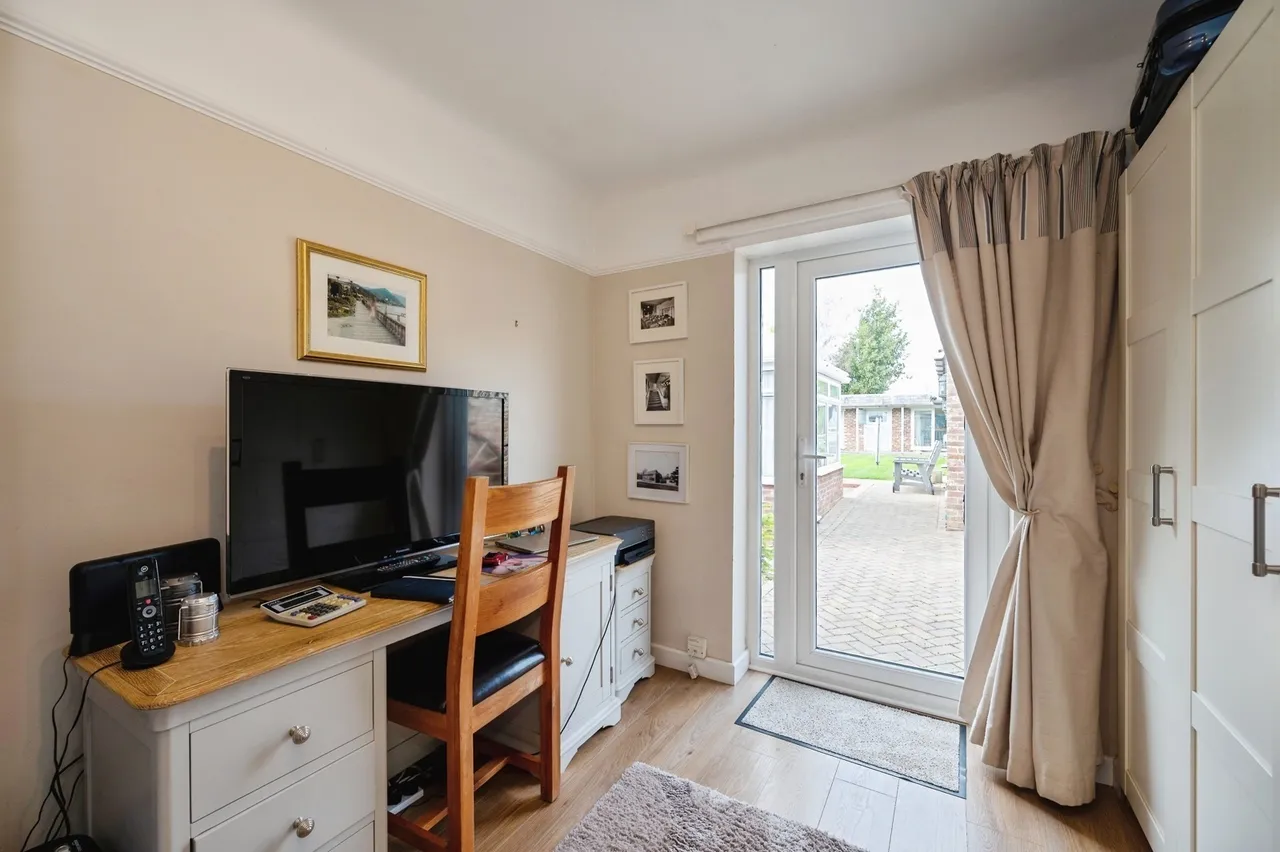 Yew Tree Road, Hayling Island, PO11, photo 7