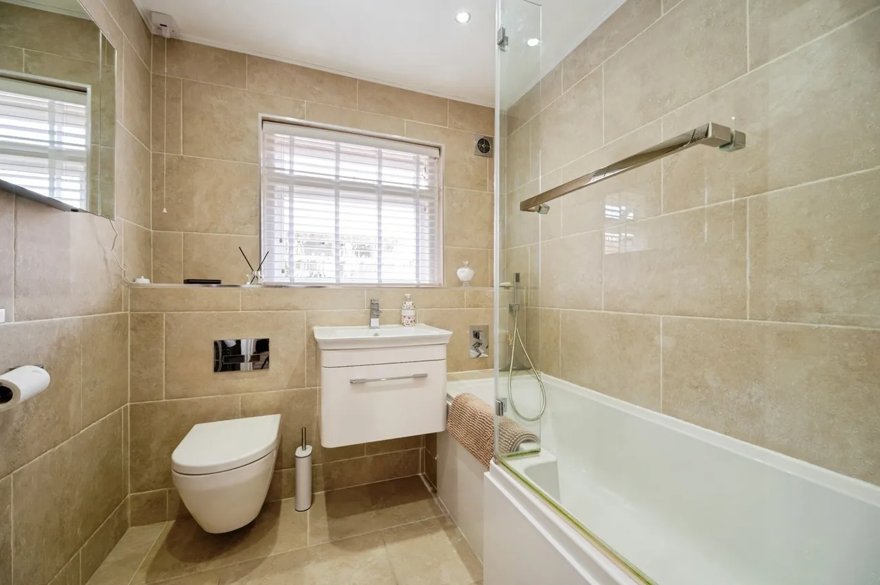 Yew Tree Road, Hayling Island, PO11, photo 16