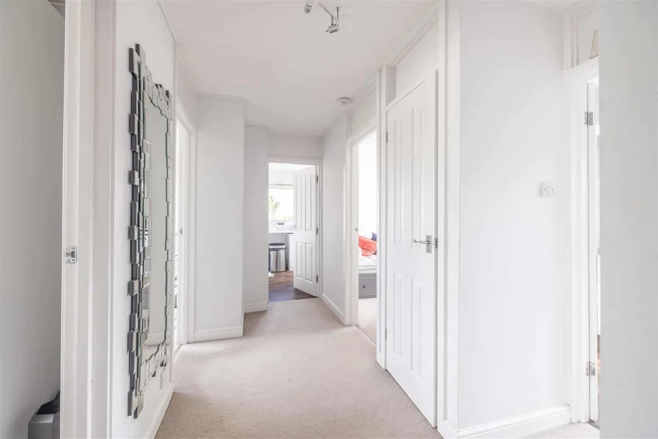 Dedworth Road, Windsor, SL4 4LW, photo 4