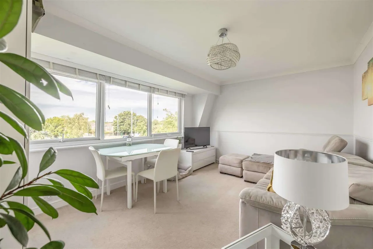 Dedworth Road, Windsor, SL4 4LW, photo 3