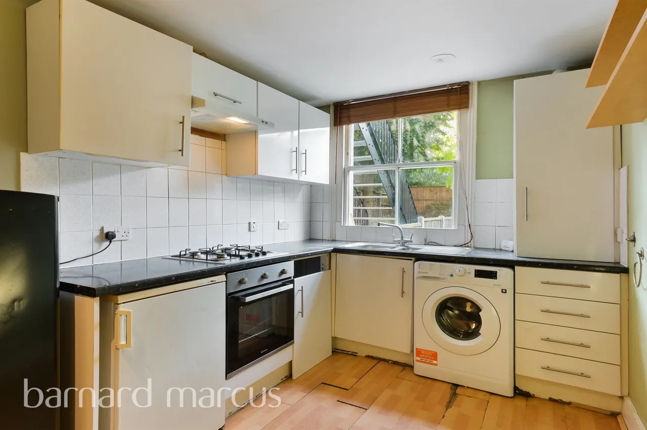 Trentham Street, London, photo 3