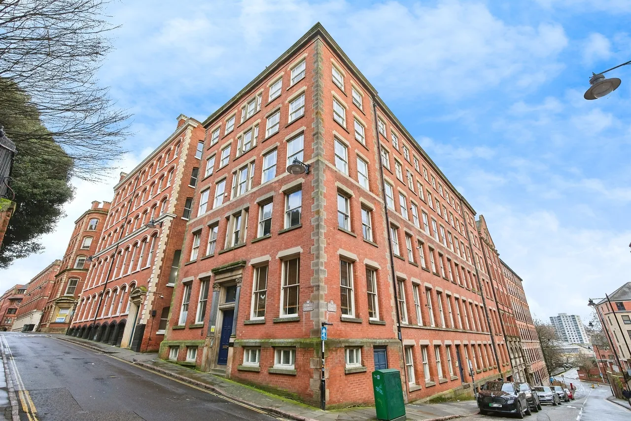 2 bed flat for sale — Stoney Street, Nottingham