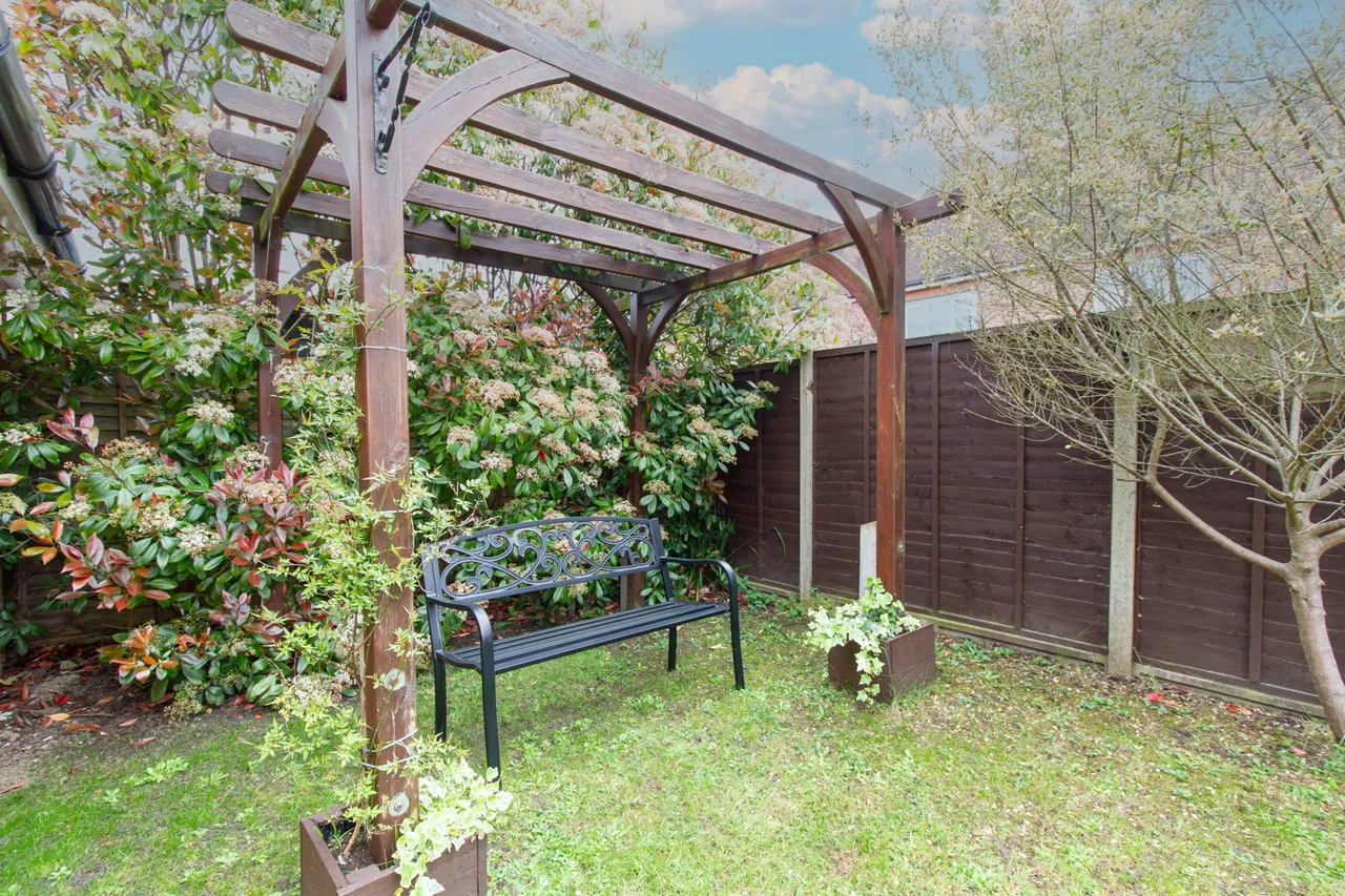 Chertsey Street, Fleet, GU51 1HS, photo 3