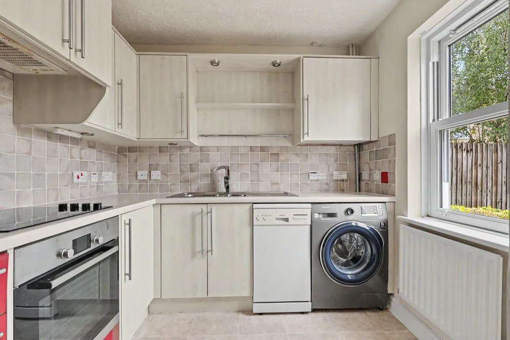Tennyson Place, Ely, CB6, photo 2