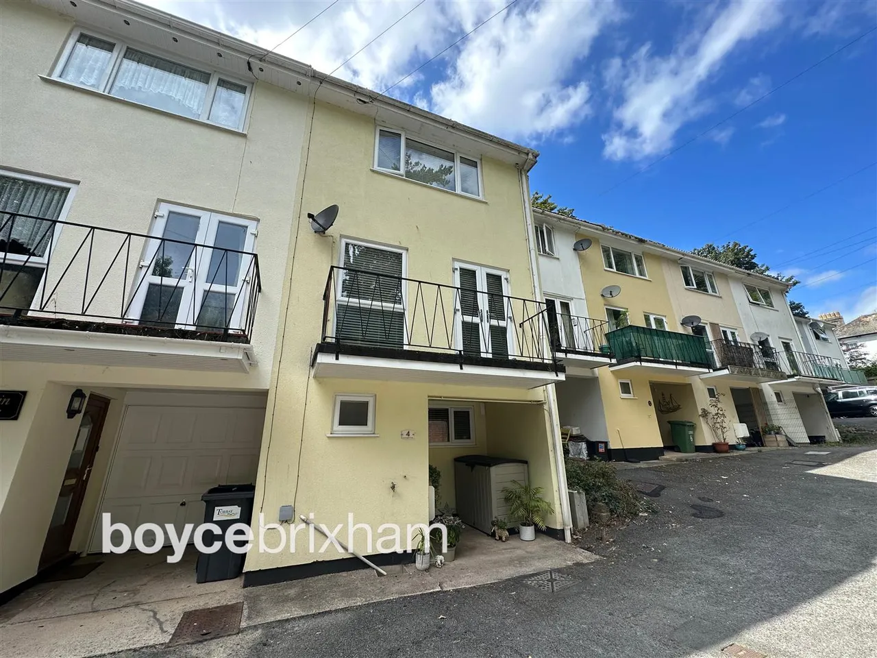 3 bed house to rent, Vicarage Close, Central Area