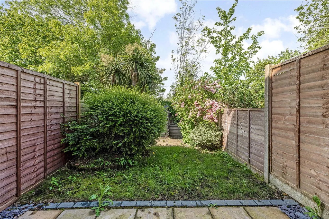 Dukes Close, Petersfield, Hampshire, GU32, photo 9