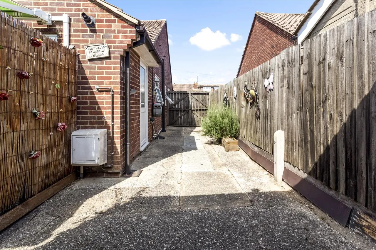 Hurley Road, Worthing, photo 22