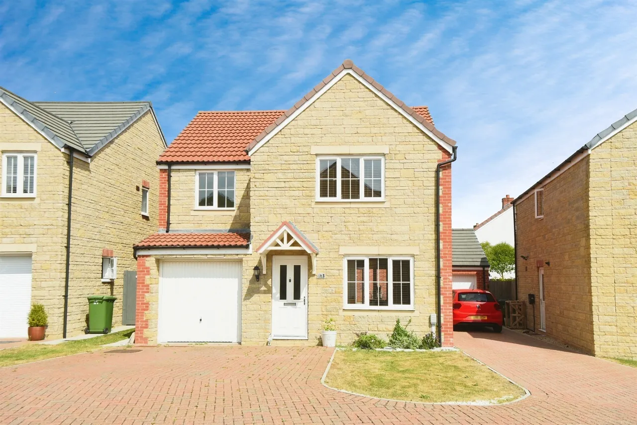 4 bed house for sale — Wrag View, Highworth, Swindon