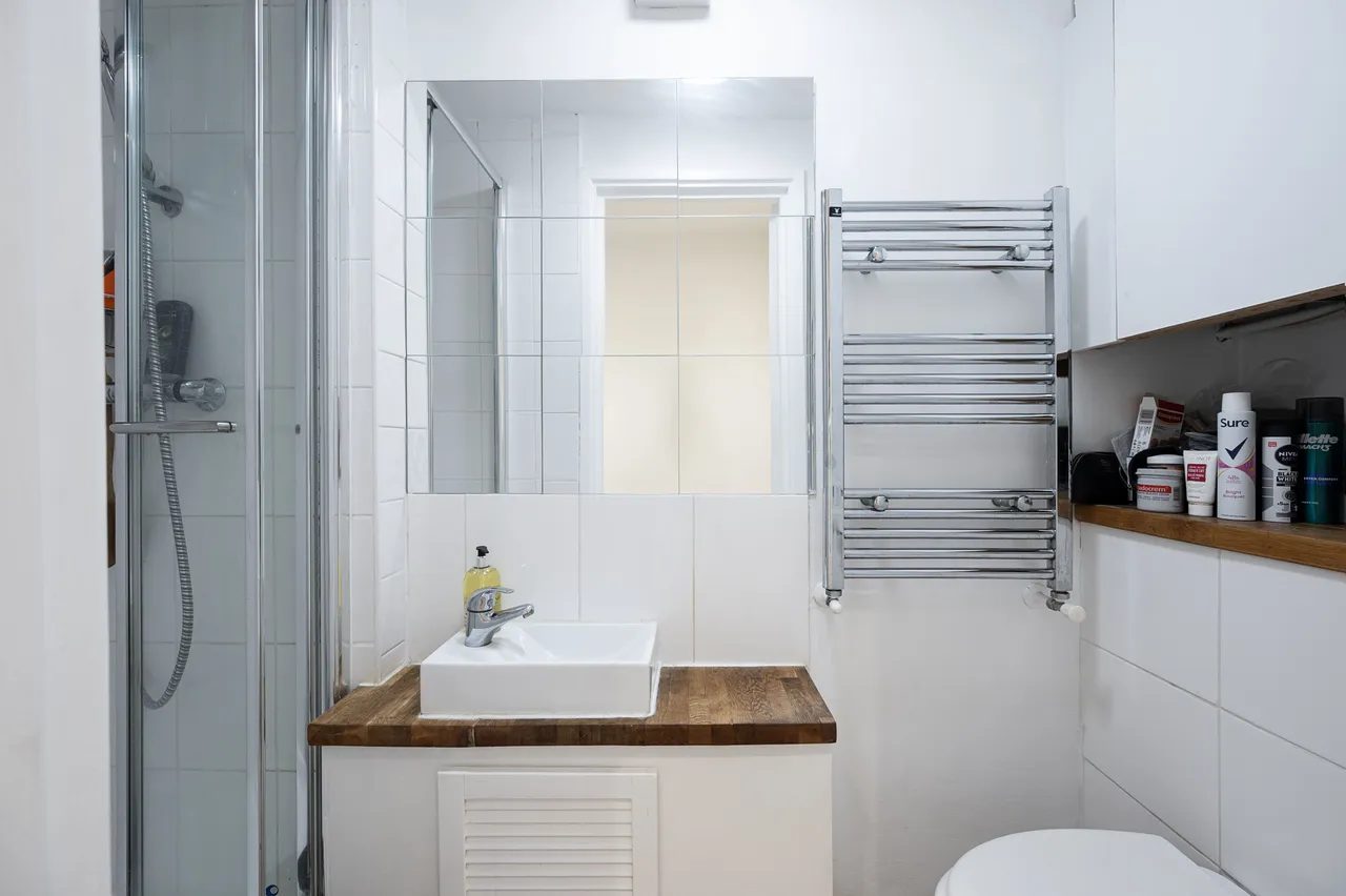 4 bed house for sale — 25 Danesdale Road, London