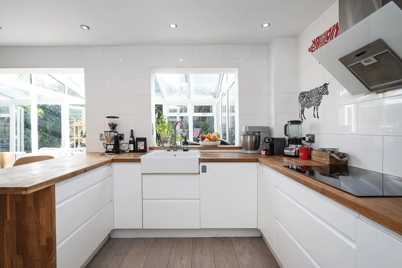 25 Danesdale Road, London, photo 7