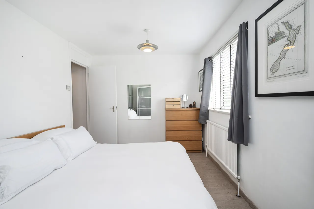 25 Danesdale Road, London, photo 12
