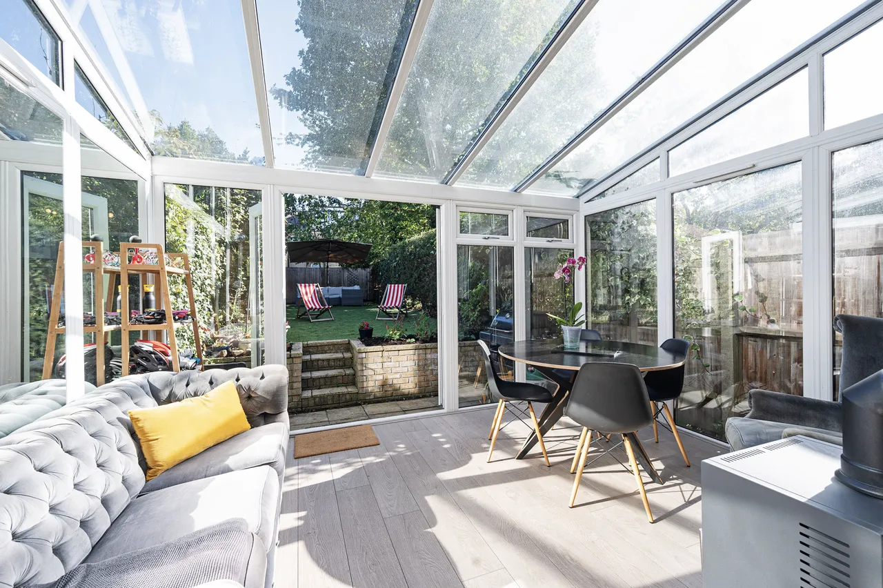 25 Danesdale Road, London, photo 5