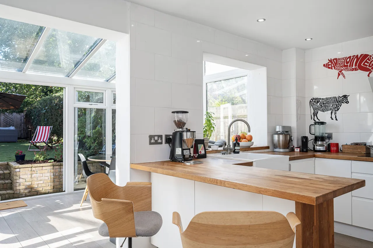 25 Danesdale Road, London, photo 4