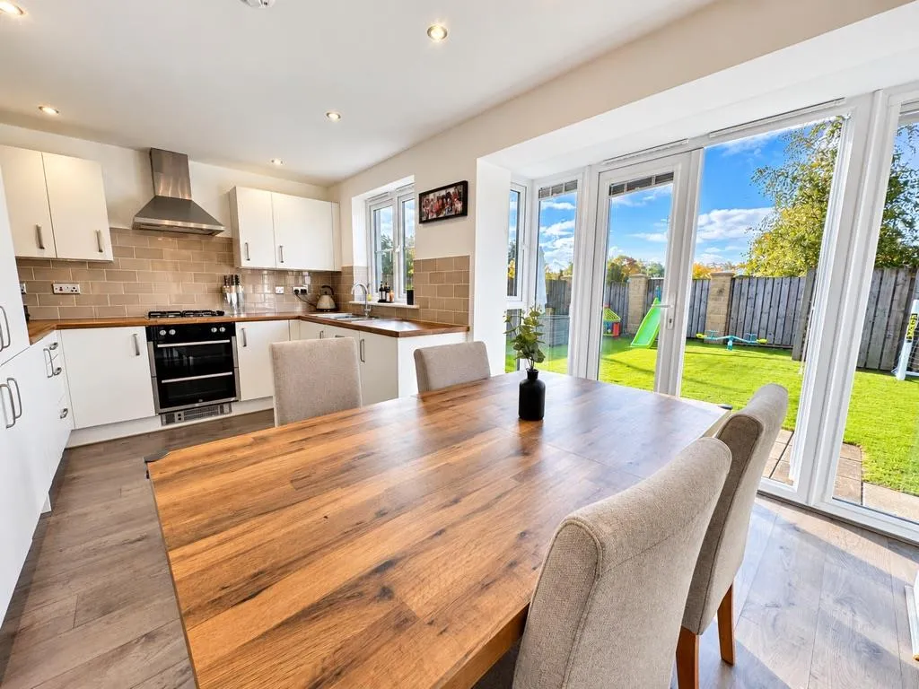 Maggie Lawson Court, Uddingston, G71, photo 5
