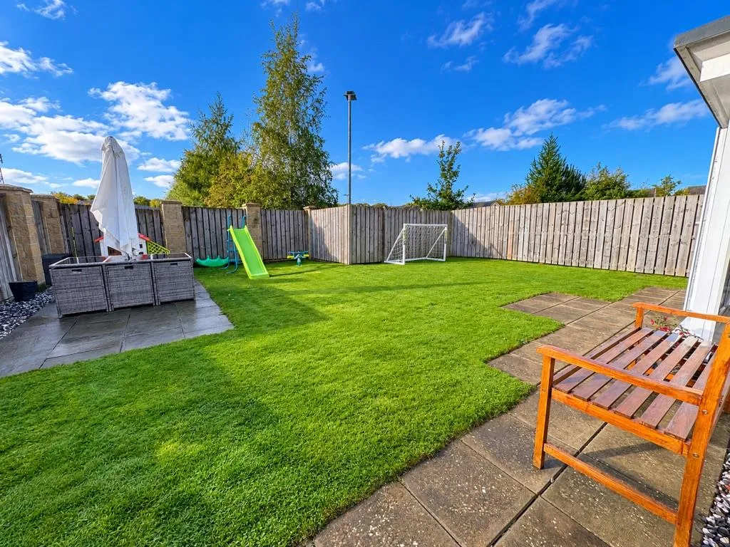 Maggie Lawson Court, Uddingston, G71, photo 20