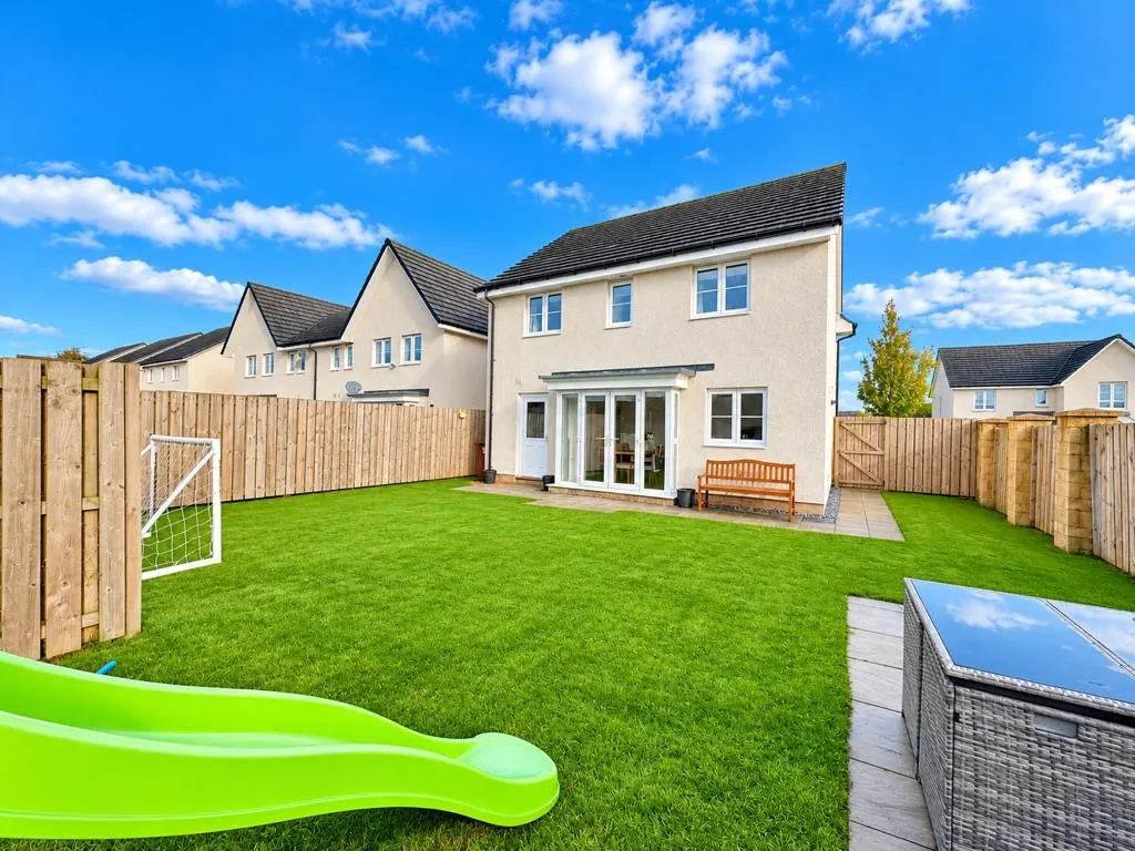 Maggie Lawson Court, Uddingston, G71, photo 18