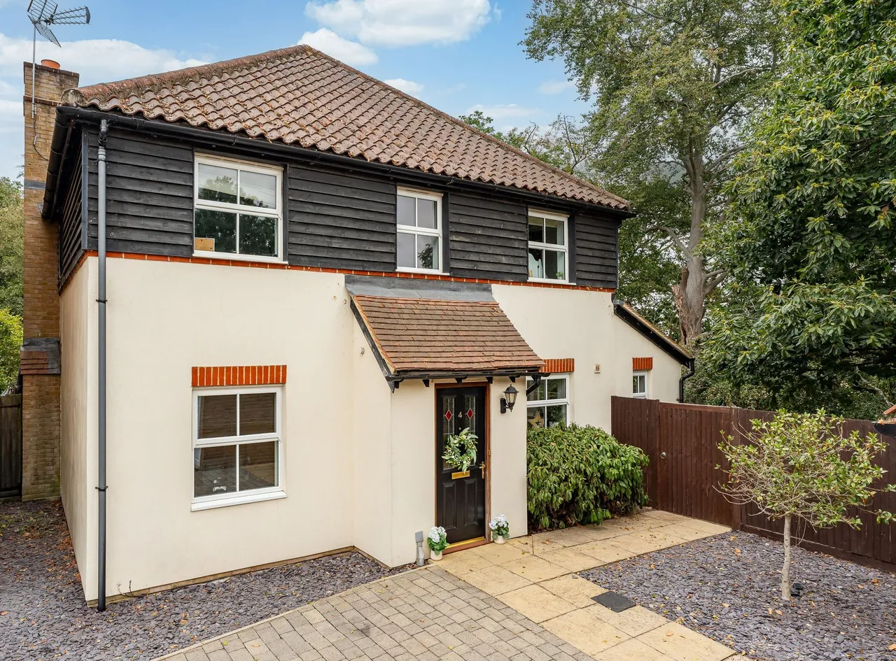 4 bed house for sale — Eleanors Close, Thundridge, Ware, SG12 0RA