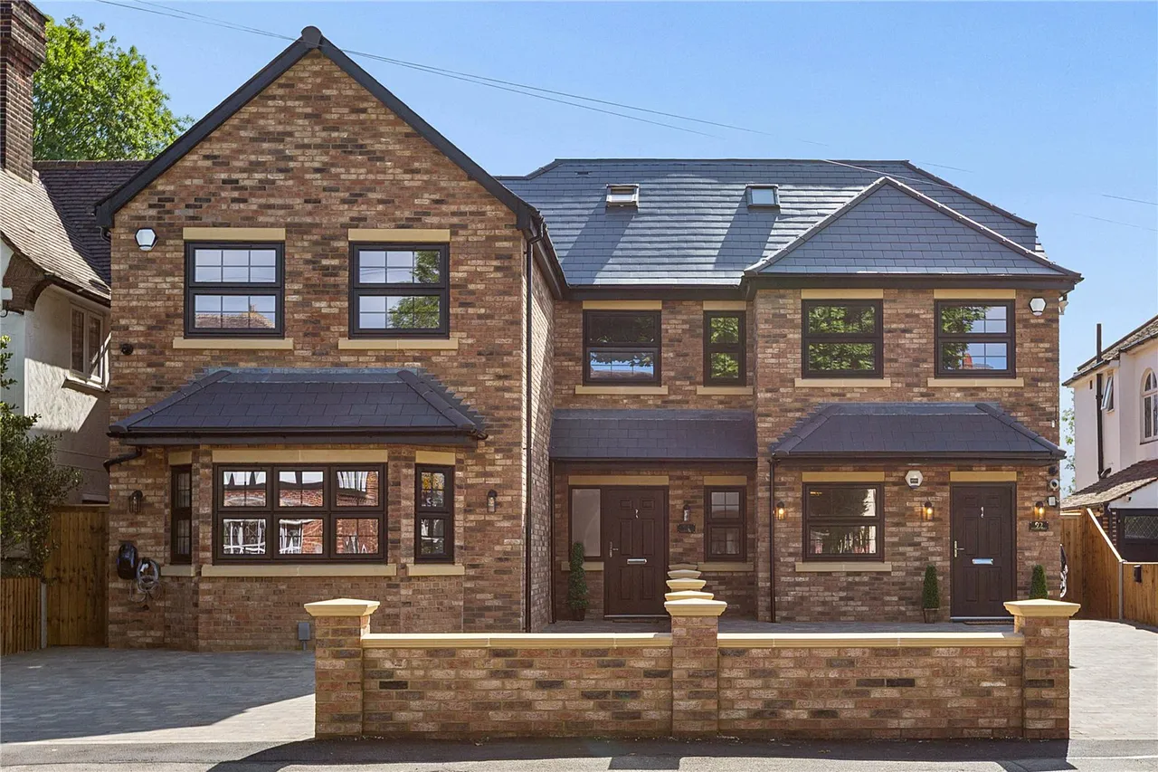 6 bed house for sale — Harrow Drive, Hornchurch, RM11