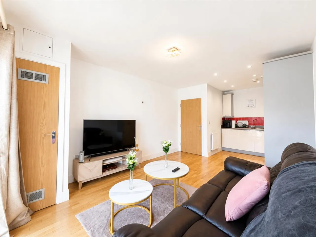 Featherstone Road, Southall, UB2, photo 3