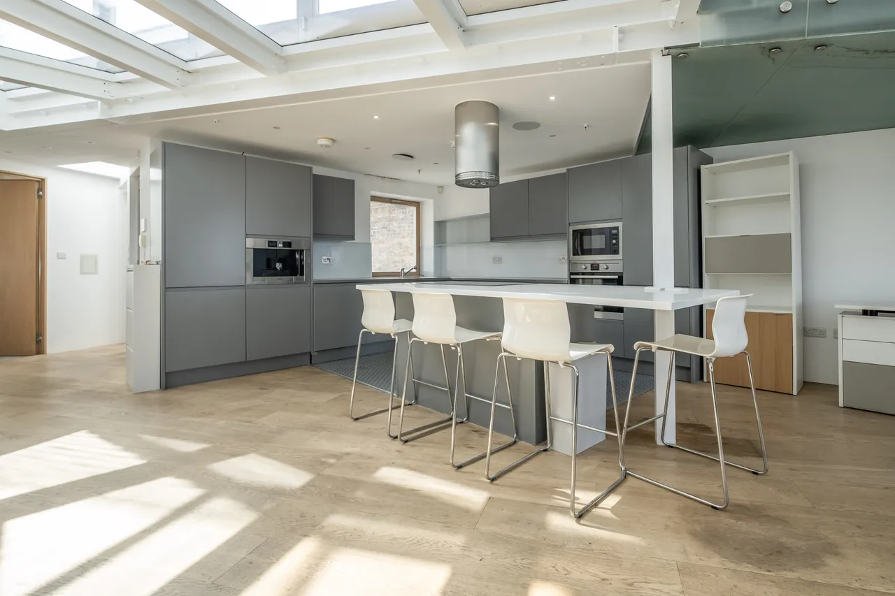 Putney High Street, London, SW15, photo 6