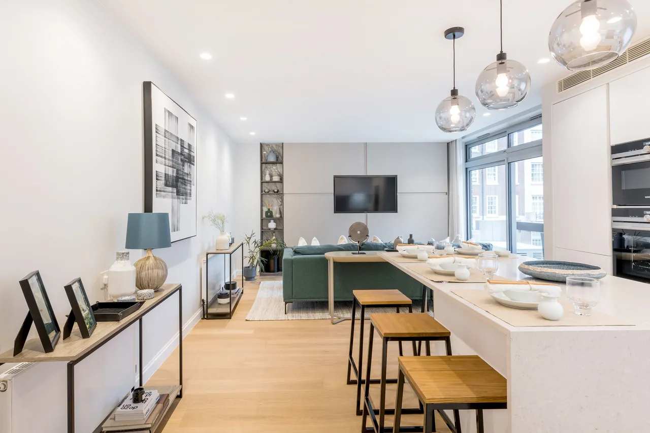 1 bed flat for sale — 17 Fitzhardinge House, 12-14 Portman Square, London