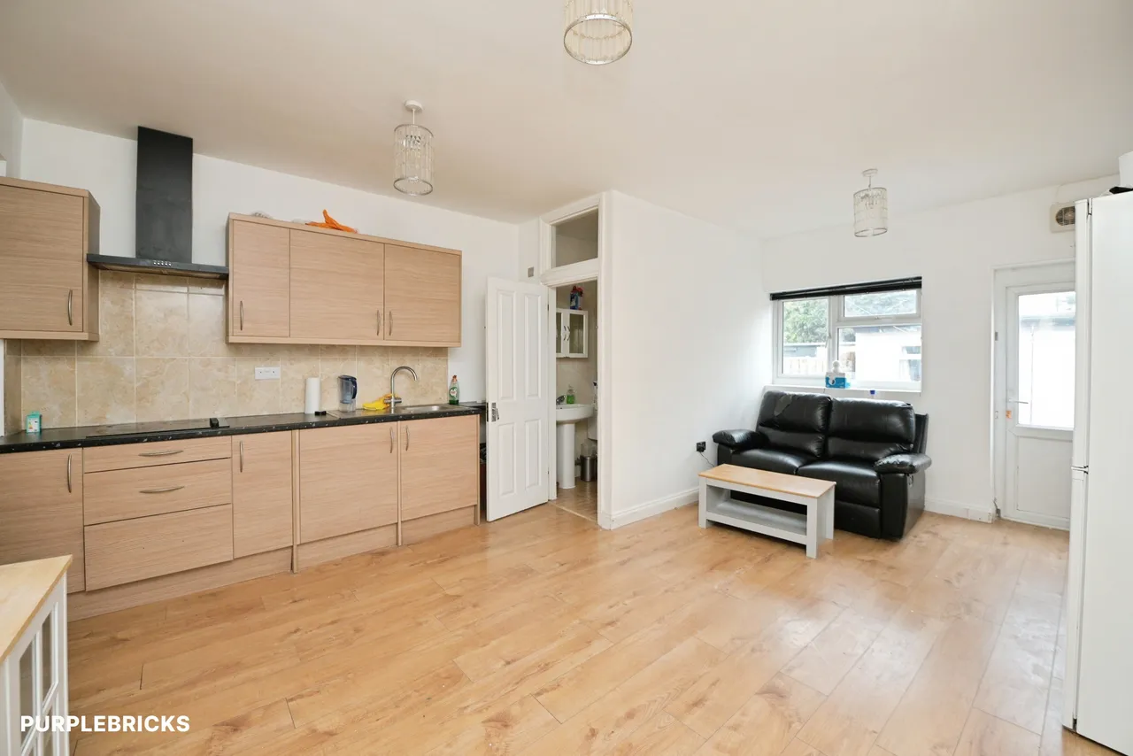 Craven Gardens, Barking, IG11, photo 3