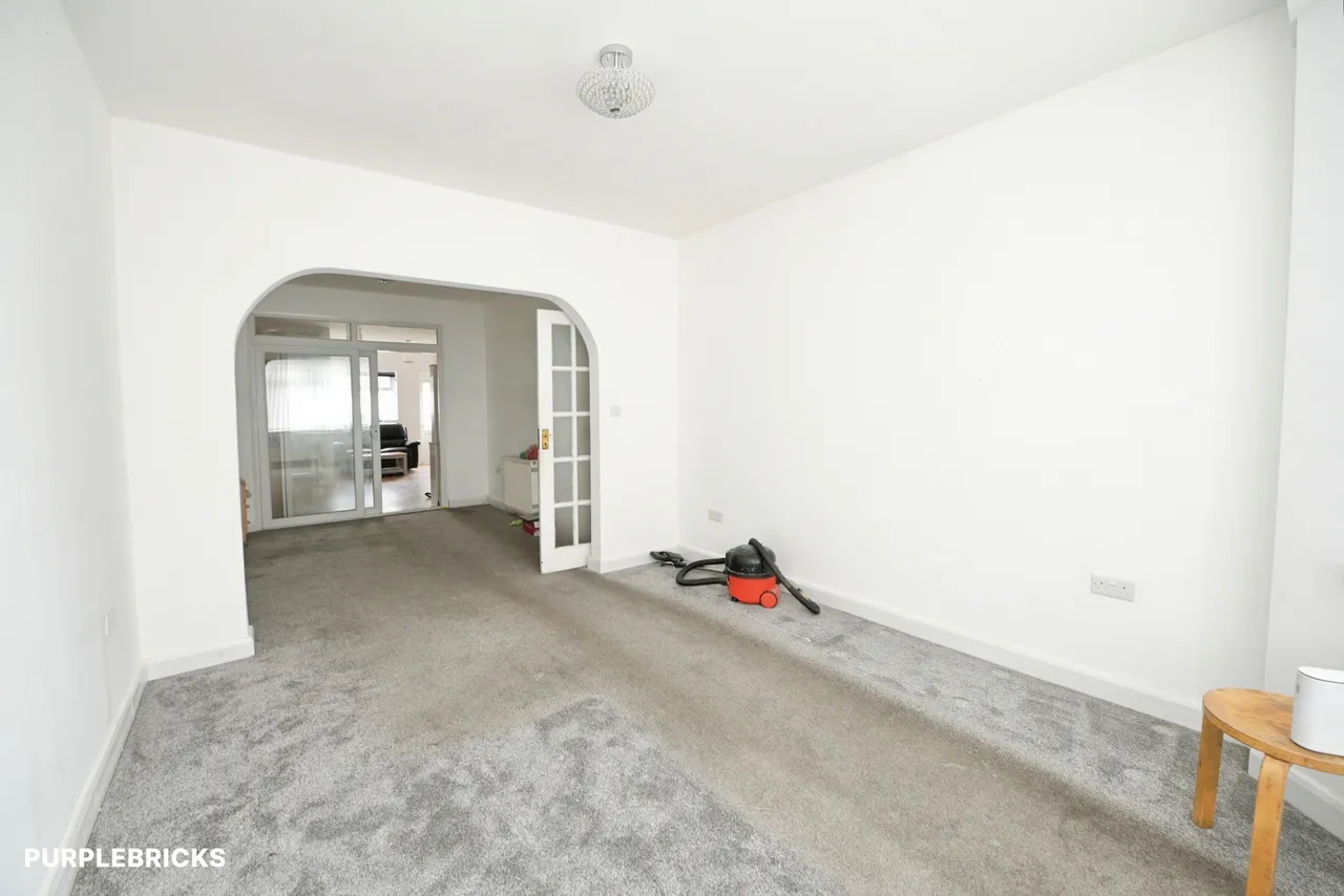 Craven Gardens, Barking, IG11, photo 2