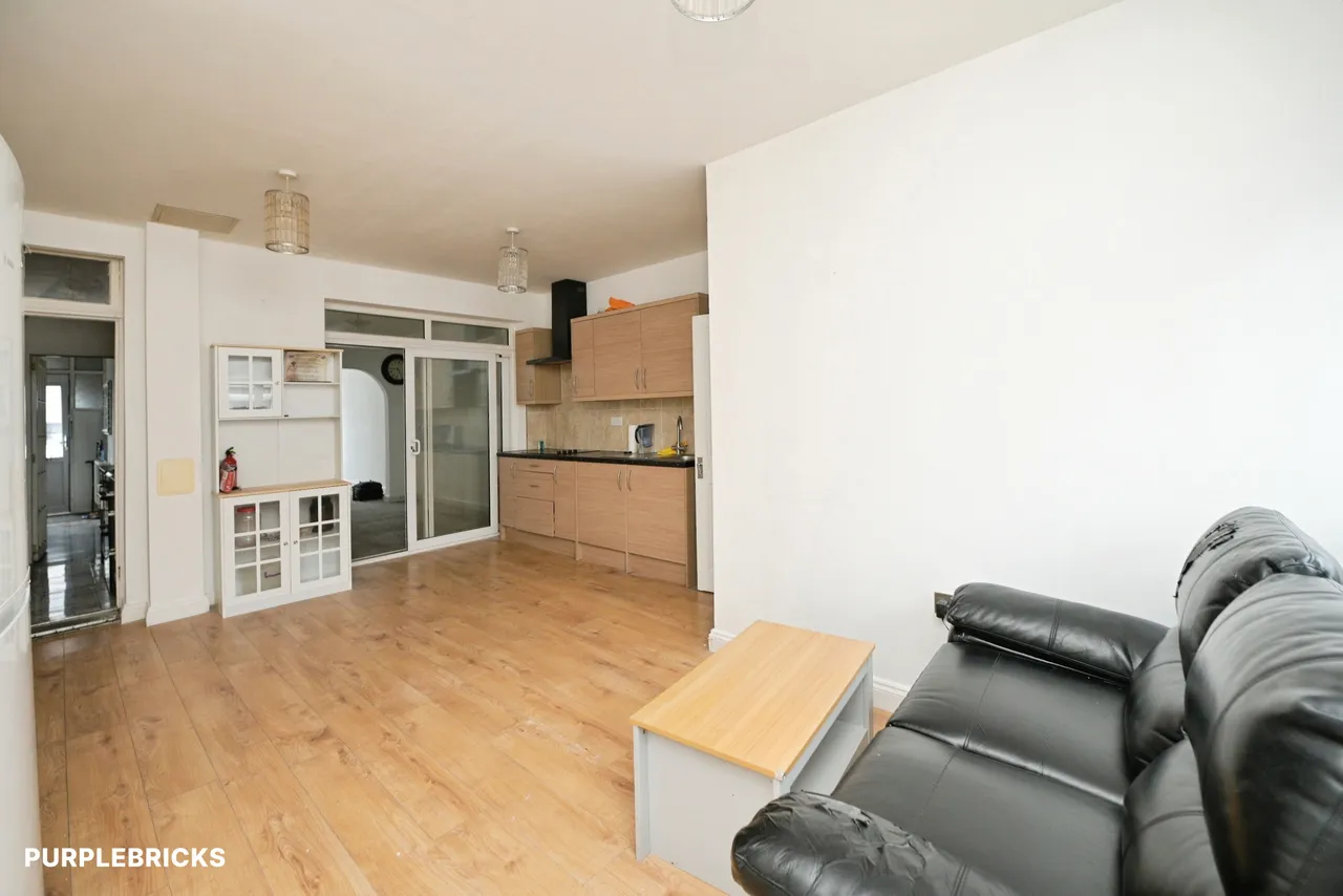 Craven Gardens, Barking, IG11, photo 4