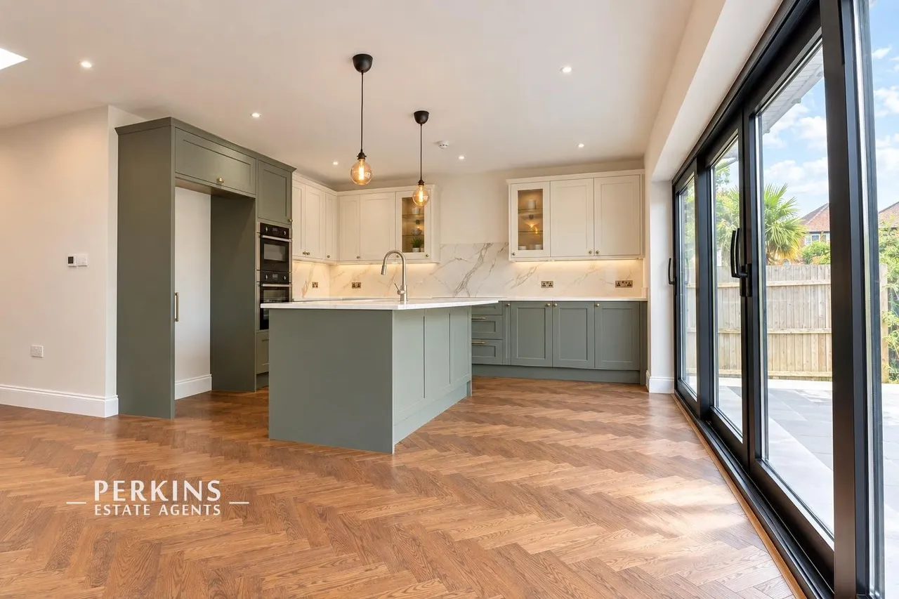 5 bed house for sale, Greenford Gardens, London, UB6