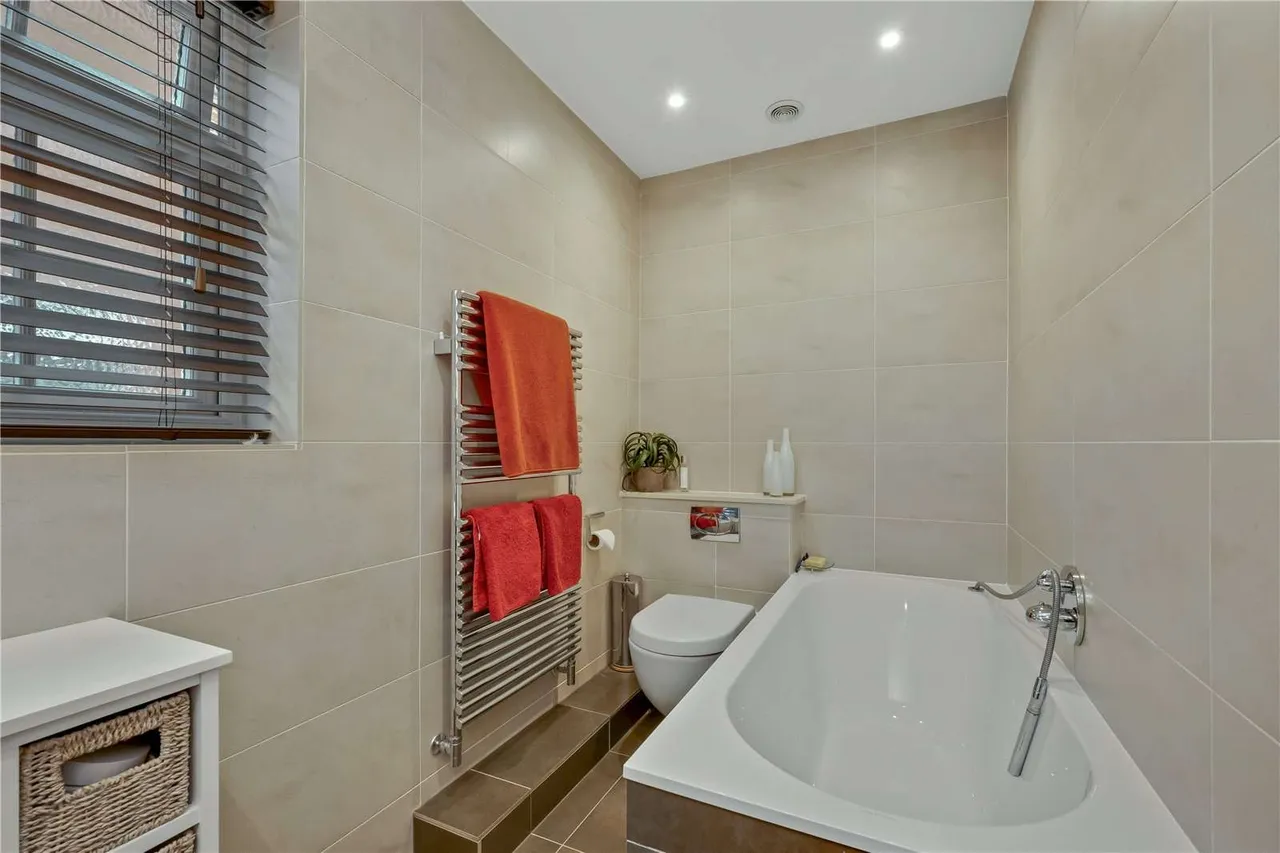 Village Close, Weybridge, Surrey, KT13 9HF, photo 11