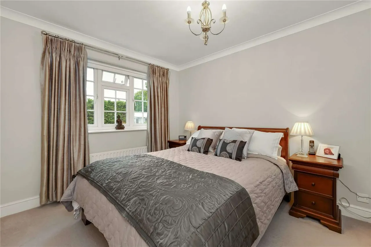 Village Close, Weybridge, Surrey, KT13 9HF, photo 8