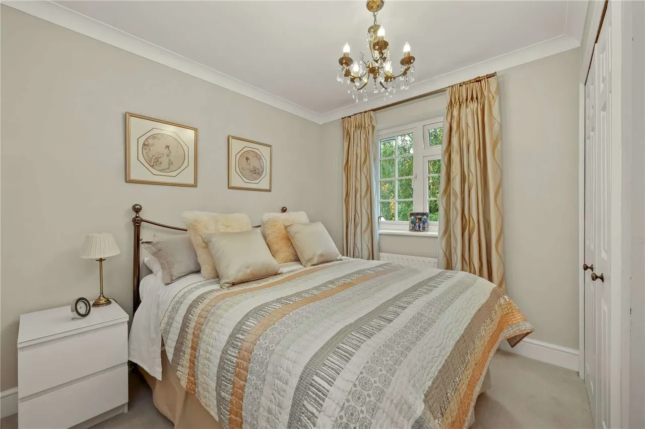 Village Close, Weybridge, Surrey, KT13 9HF, photo 9