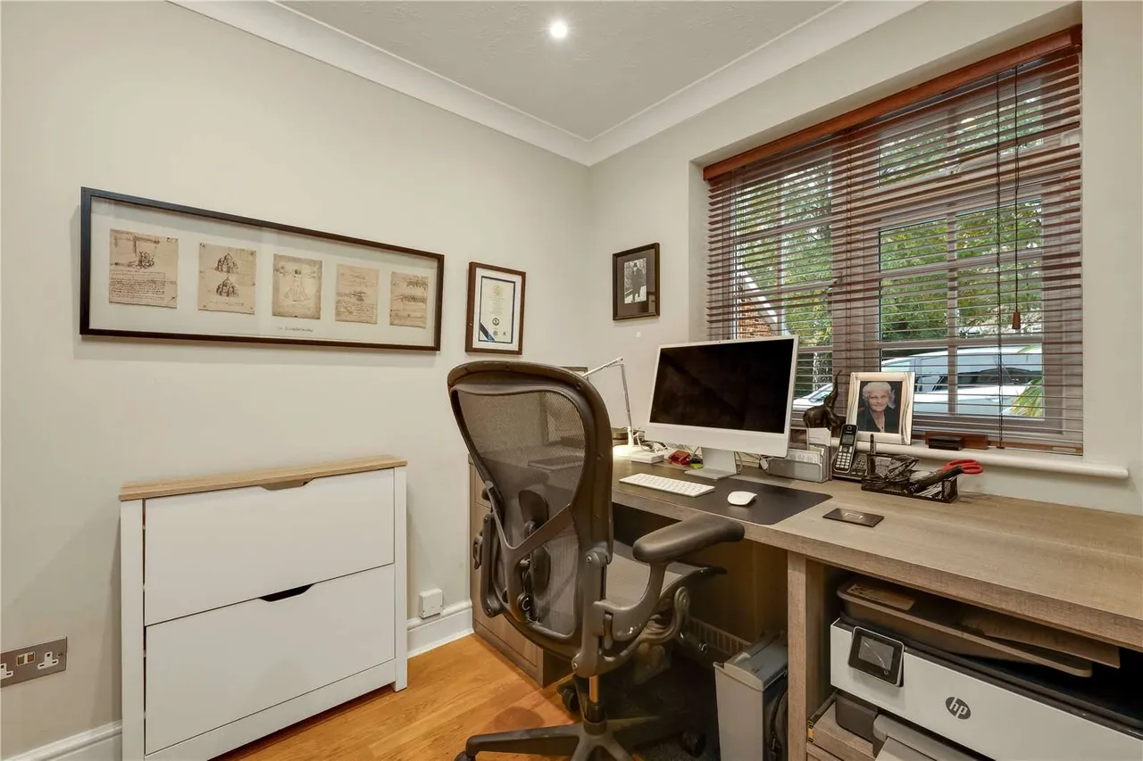 Village Close, Weybridge, Surrey, KT13 9HF, photo 7