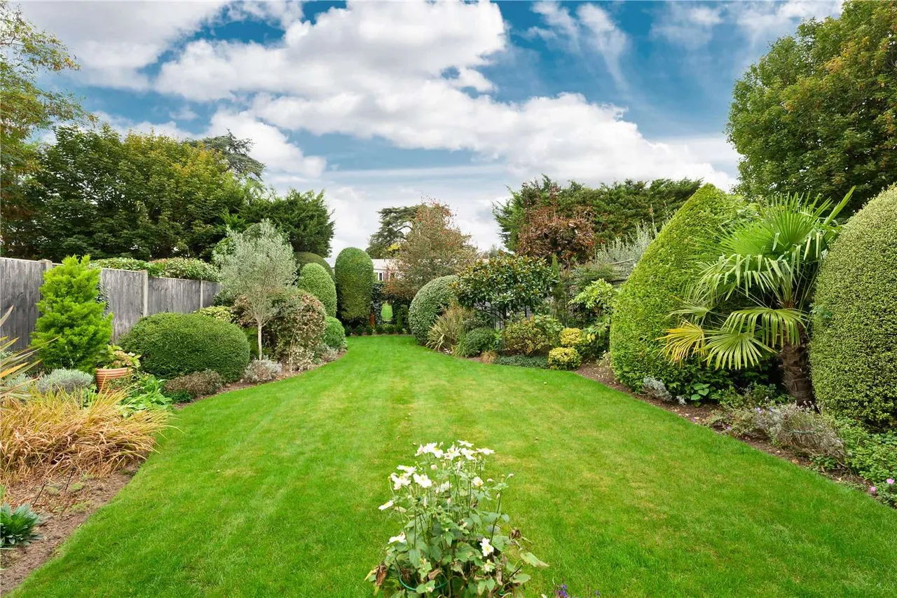 Village Close, Weybridge, Surrey, KT13 9HF, photo 12