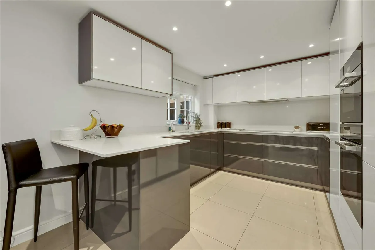 Village Close, Weybridge, Surrey, KT13 9HF, photo 4