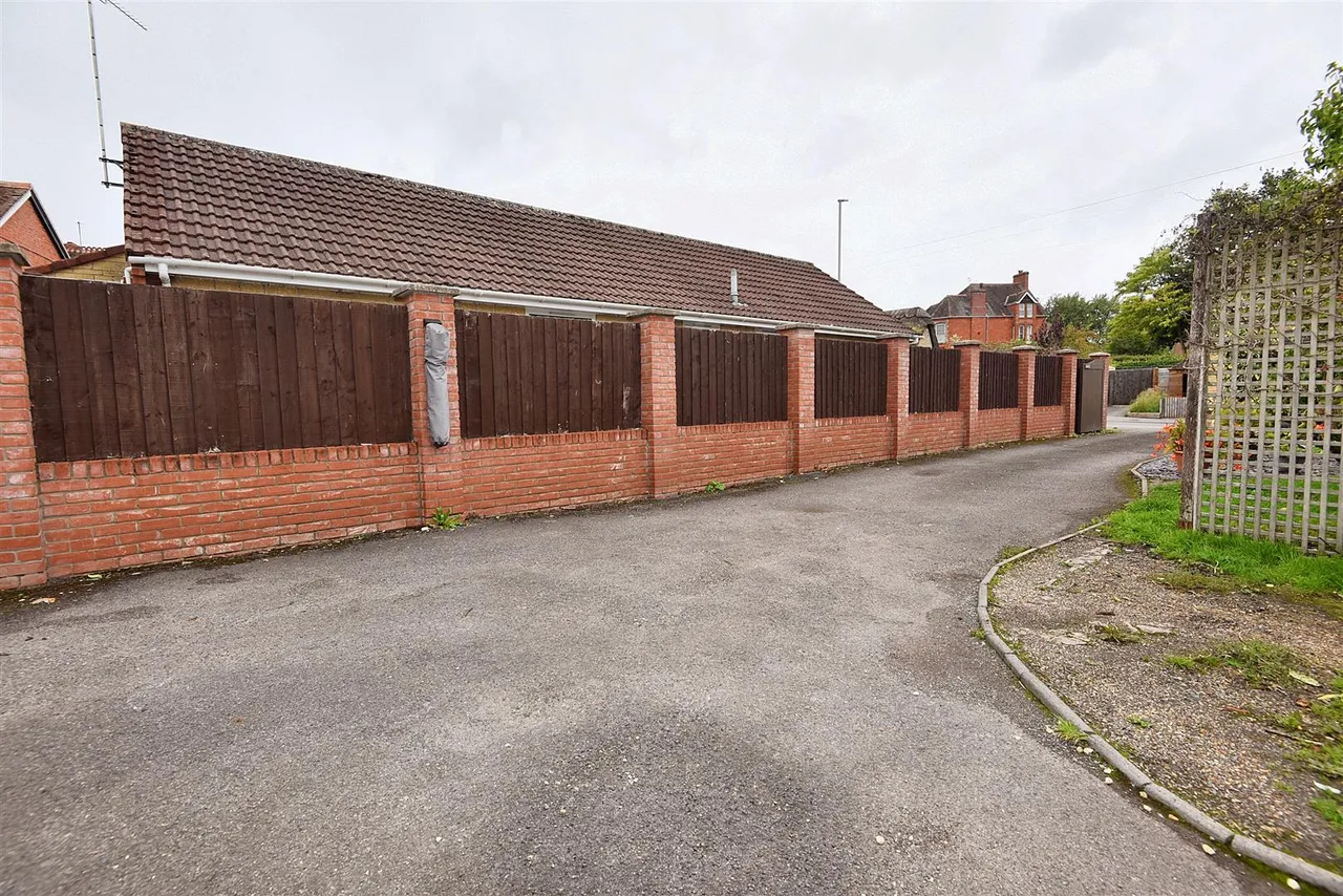 Shaftesbury Road, Lodden, photo 7