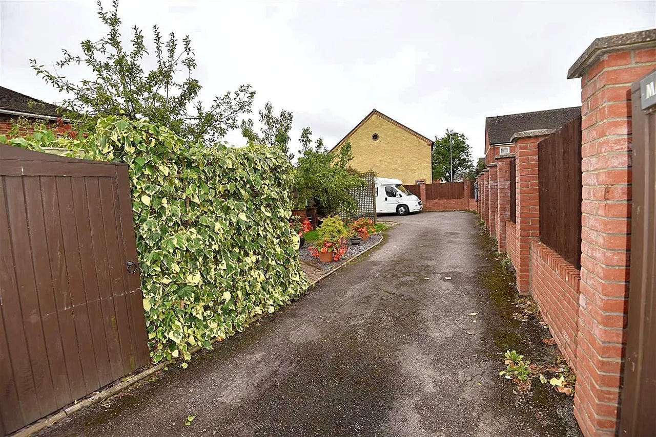 Shaftesbury Road, Lodden, photo 8