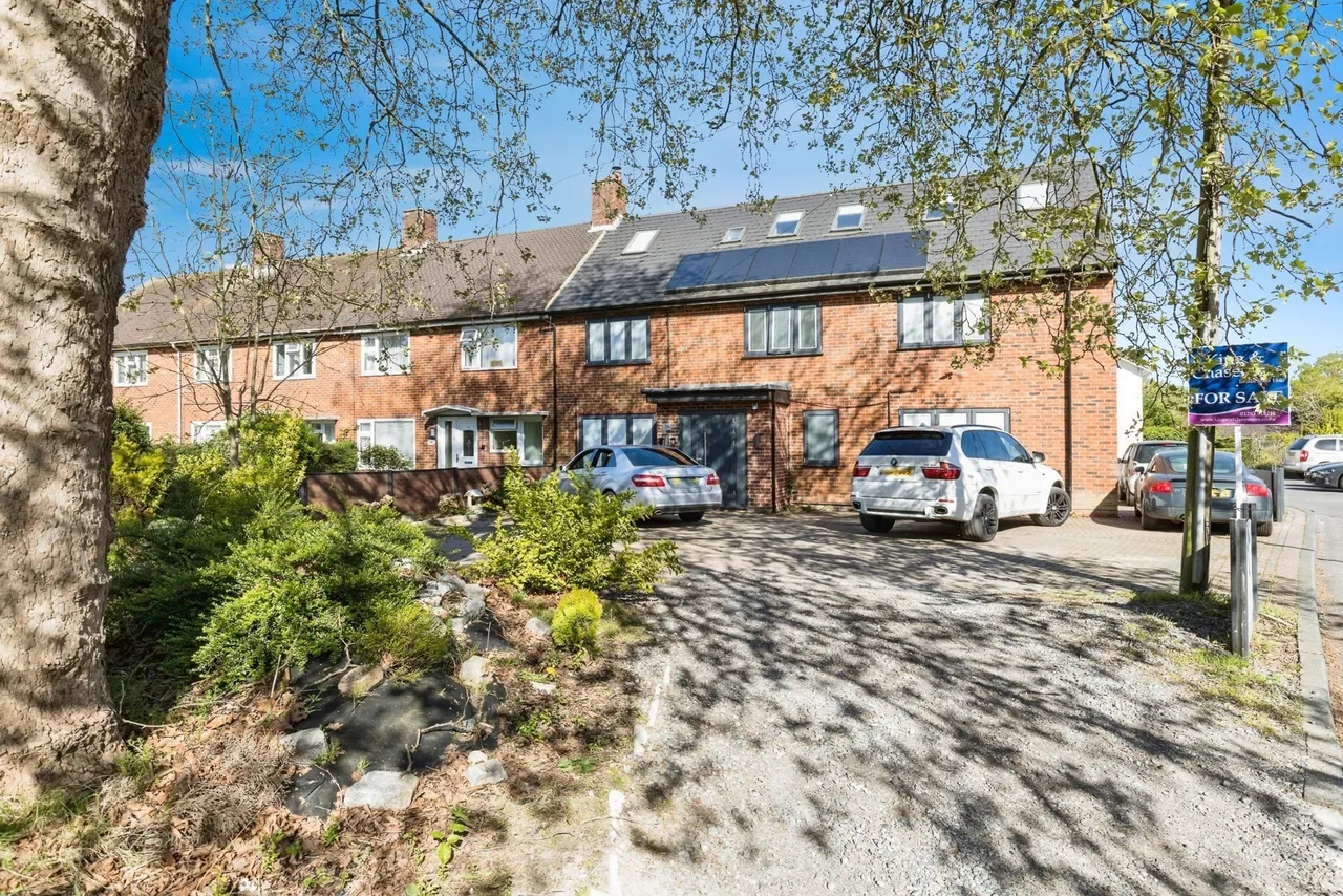 8 bed house for sale, Five Acres, Northgate, RH10
