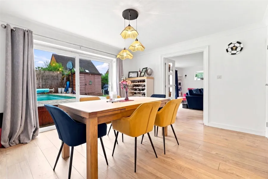 with 5 bedrooms in Saffron Walden, CB11, photo 4
