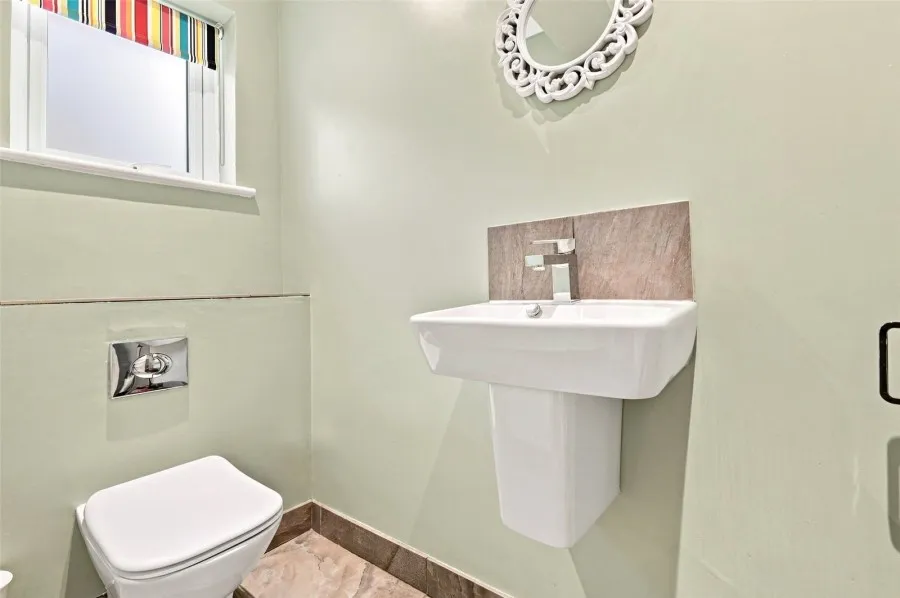 with 5 bedrooms in Saffron Walden, CB11, photo 23