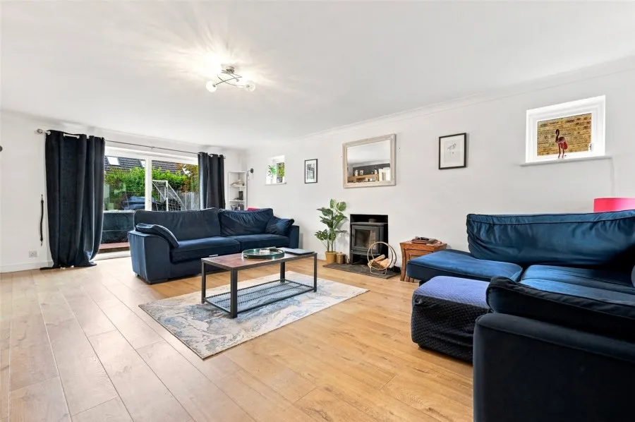 with 5 bedrooms in Saffron Walden, CB11, photo 6