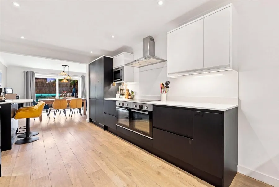 with 5 bedrooms in Saffron Walden, CB11, photo 3