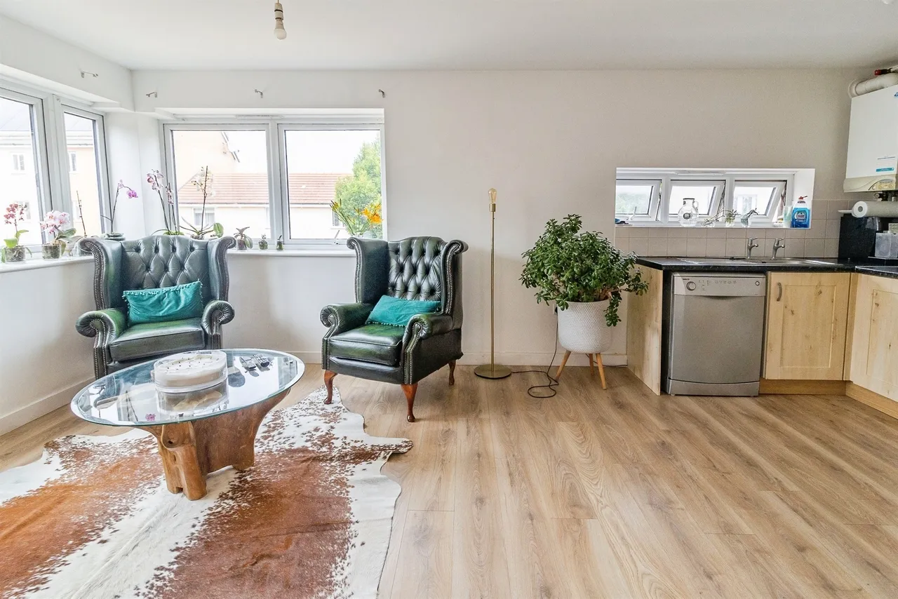 Warwick Avenue, Broughton, MK10, photo 3