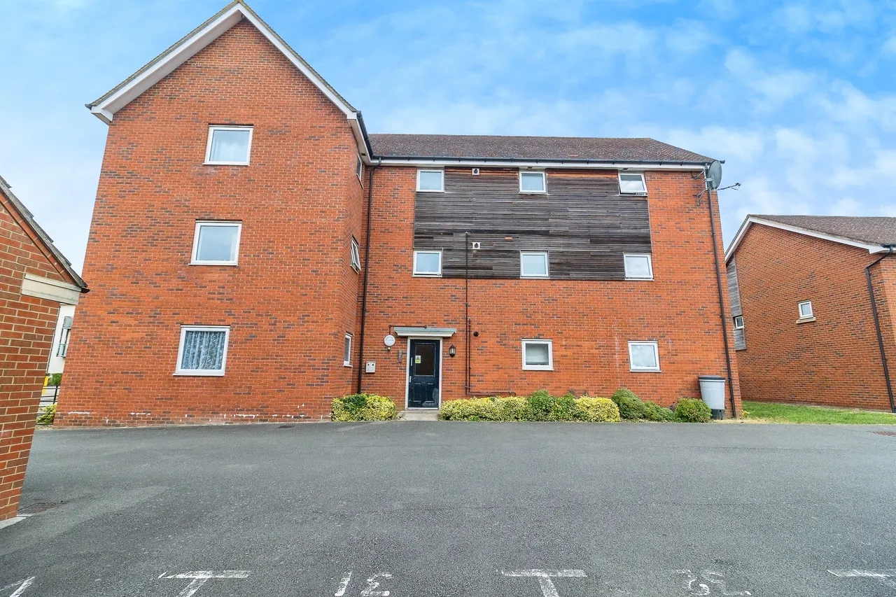 Warwick Avenue, Broughton, MK10, photo 16