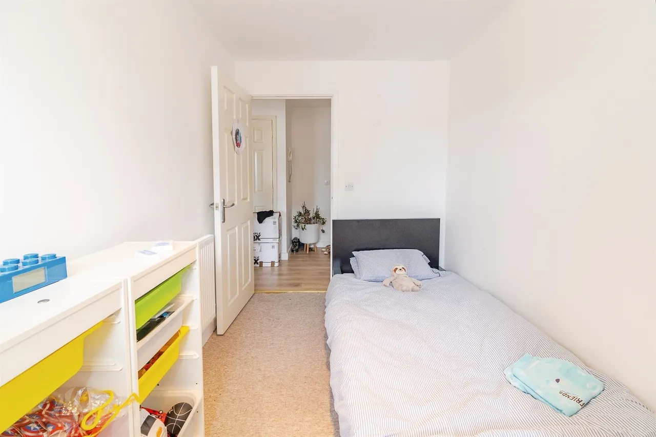 Warwick Avenue, Broughton, MK10, photo 13
